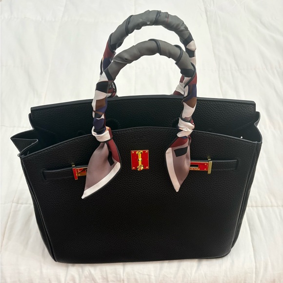 Purse - Picture 2 of 13